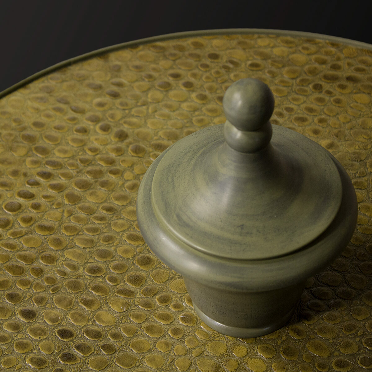 52 813 Leather Top Detail