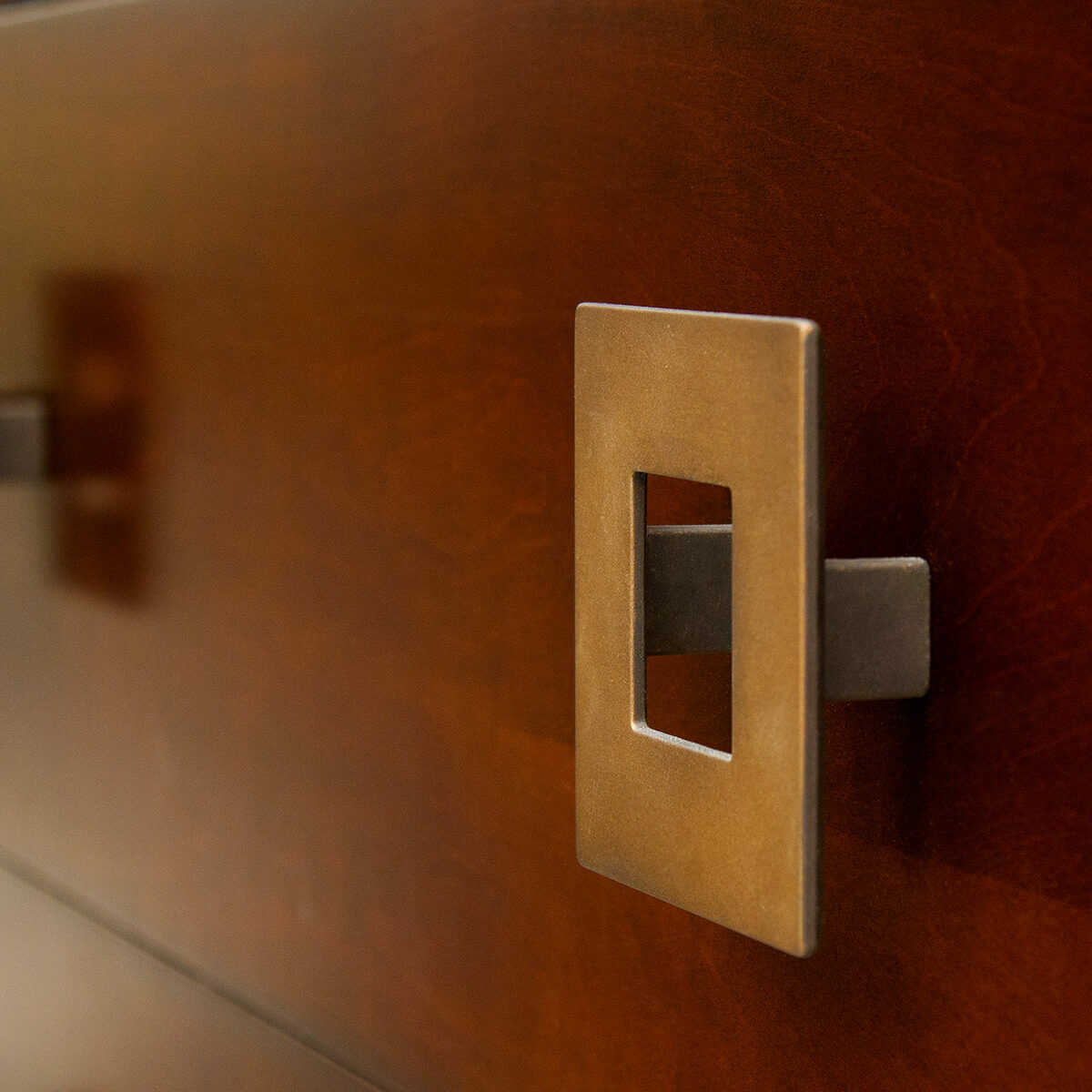 68 1 DW1 BG1 2 Brighton Satin Detail