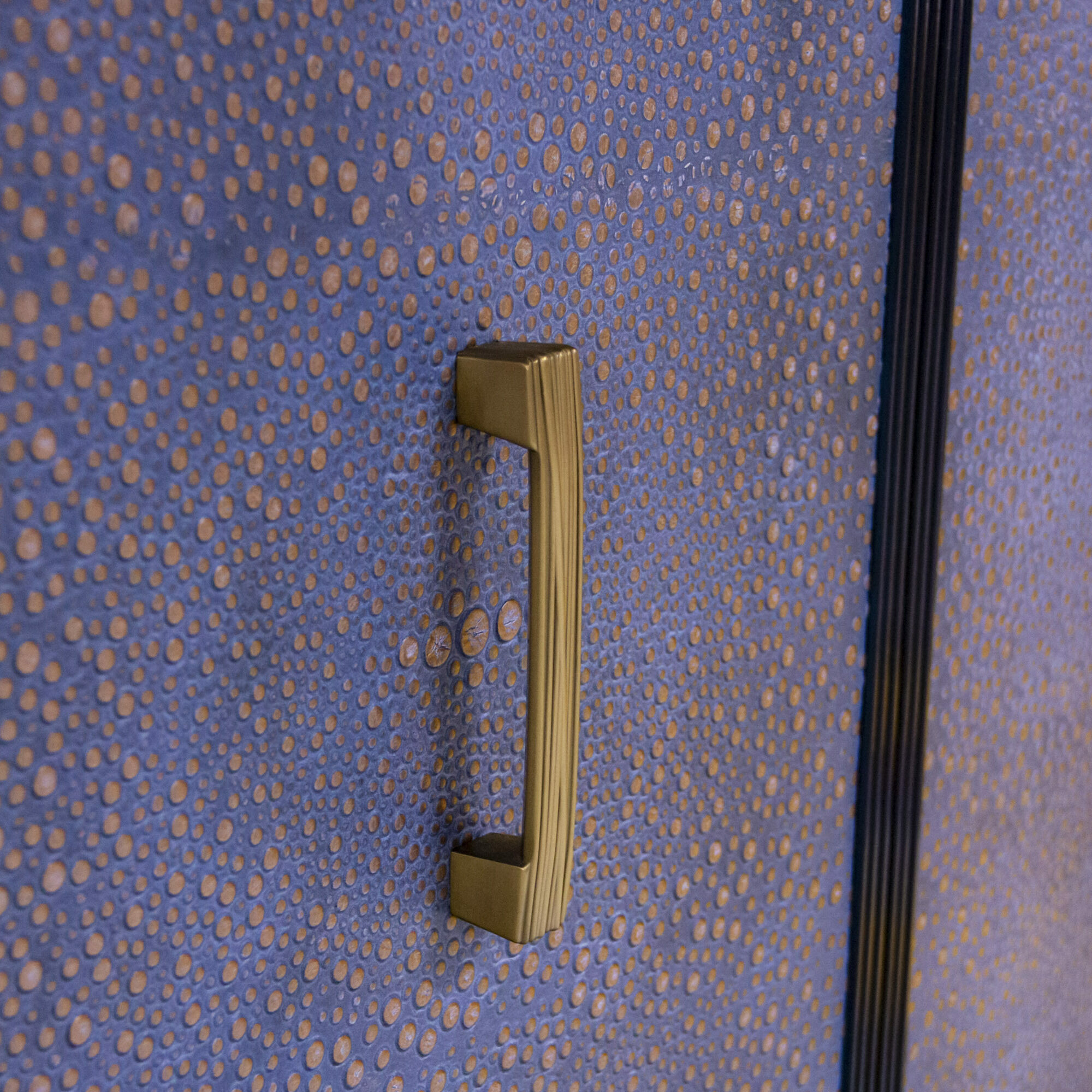 68 1 DR5 BT1 Wolverine66 Goldenleather Strie Pull Brass Detail