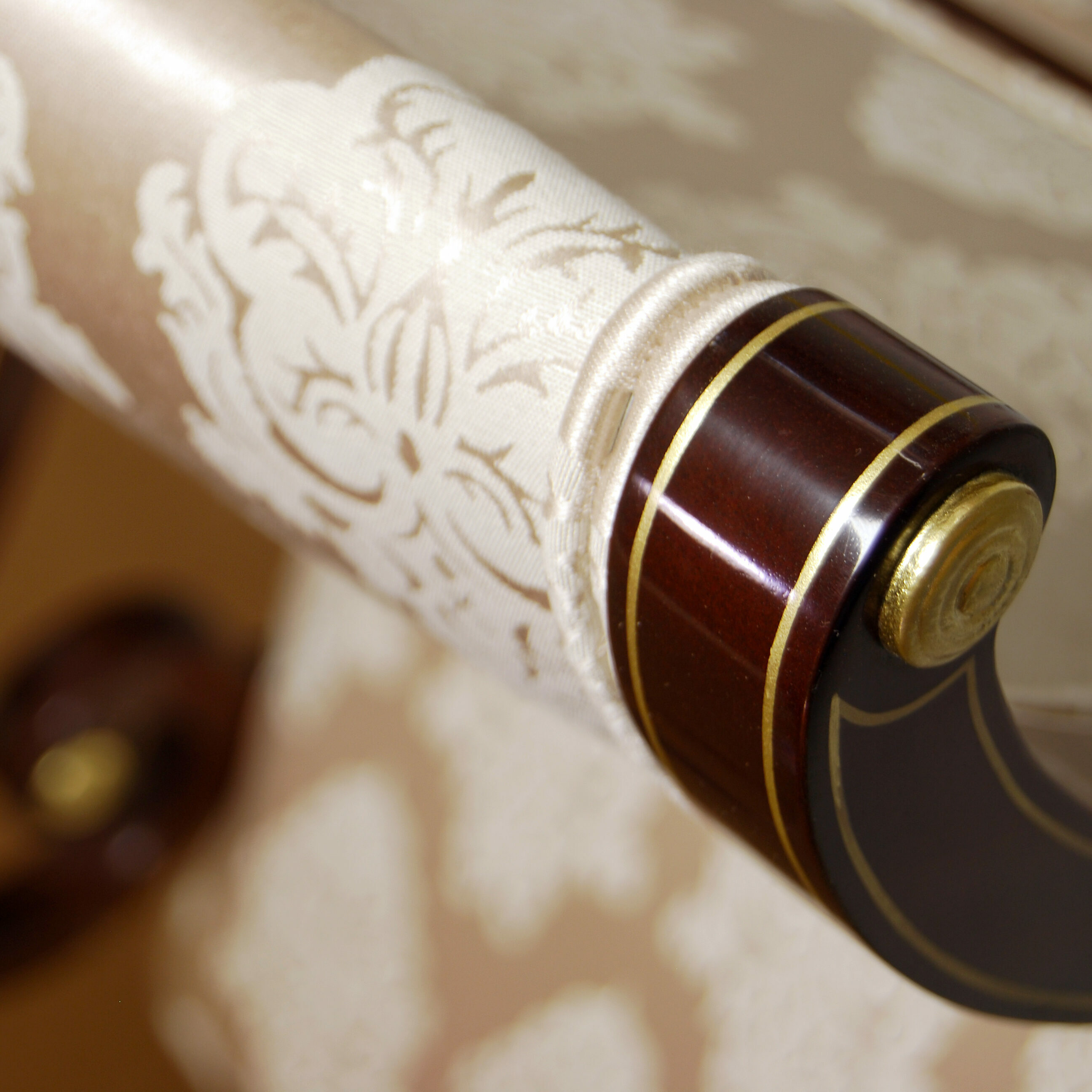 75 071 Sleigh Back Chair Detail