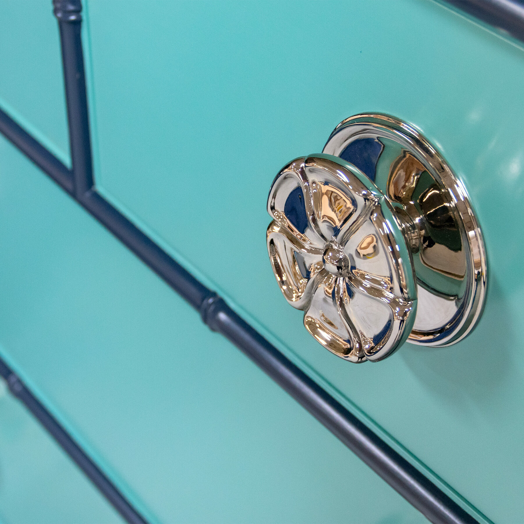 88 008 Robins Egg Blue Indigo Nickel1 Detail