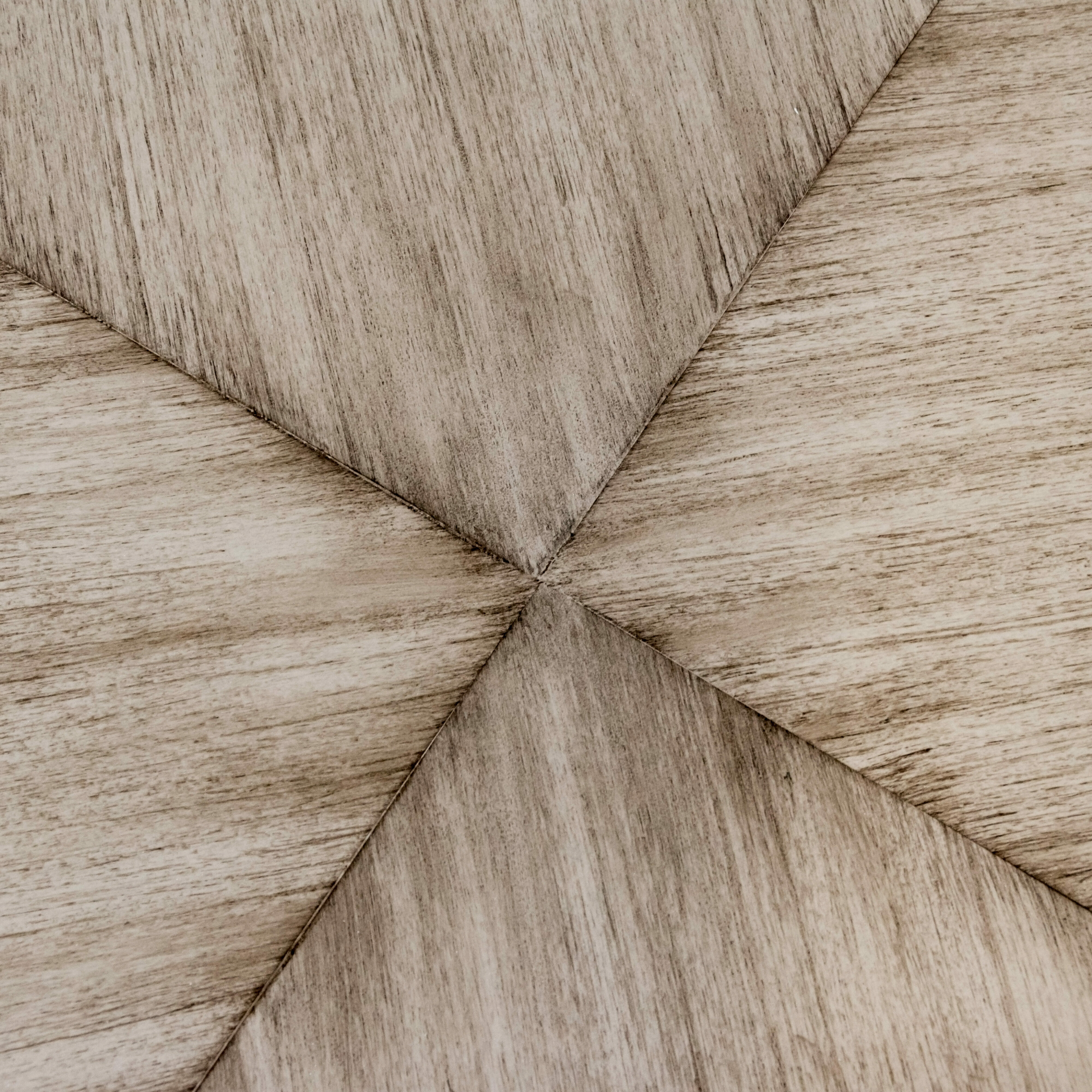 92 001 Concorde Square Coffee Table Mahogany TOP 403 Dune High Polish Conversion Varnish LEGS 252 Brushed Putty Conversion Varnish 5 Detail