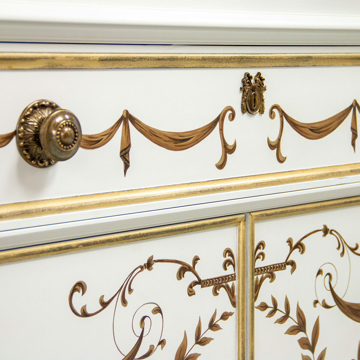 K347 B A Blanco White Classic Gold Leaf Adam Decoration Detail