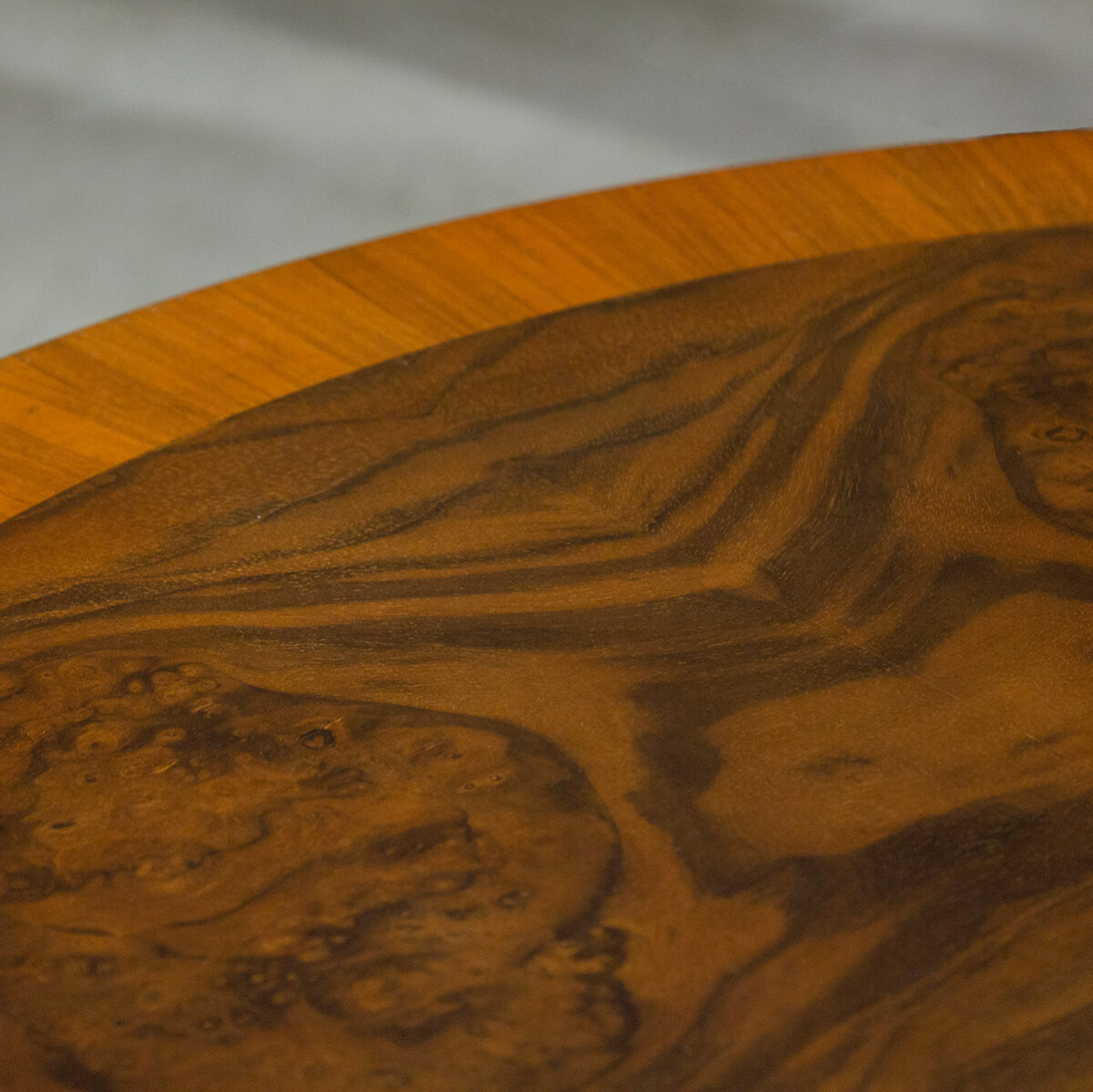 K386 Amber Pearl Detail