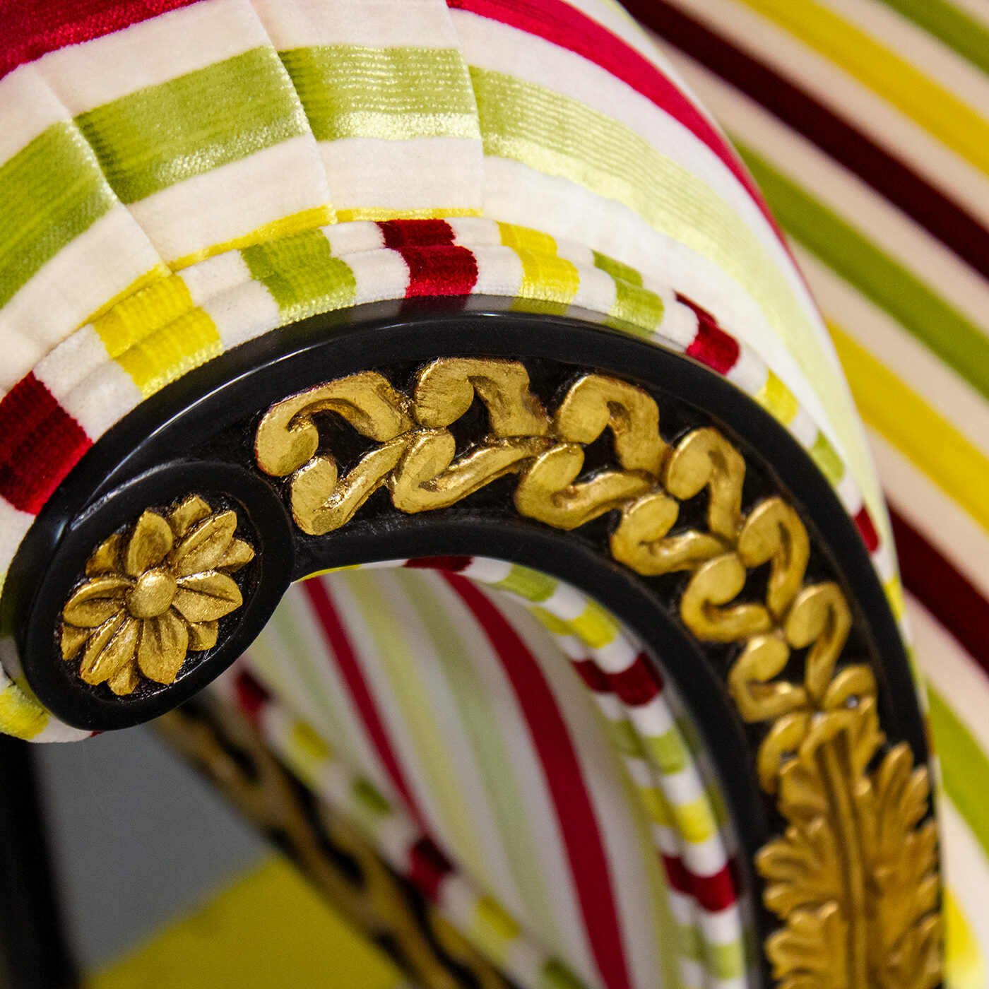 K4748 Chinese Black Lacquer Antique Gold Leaf Detail