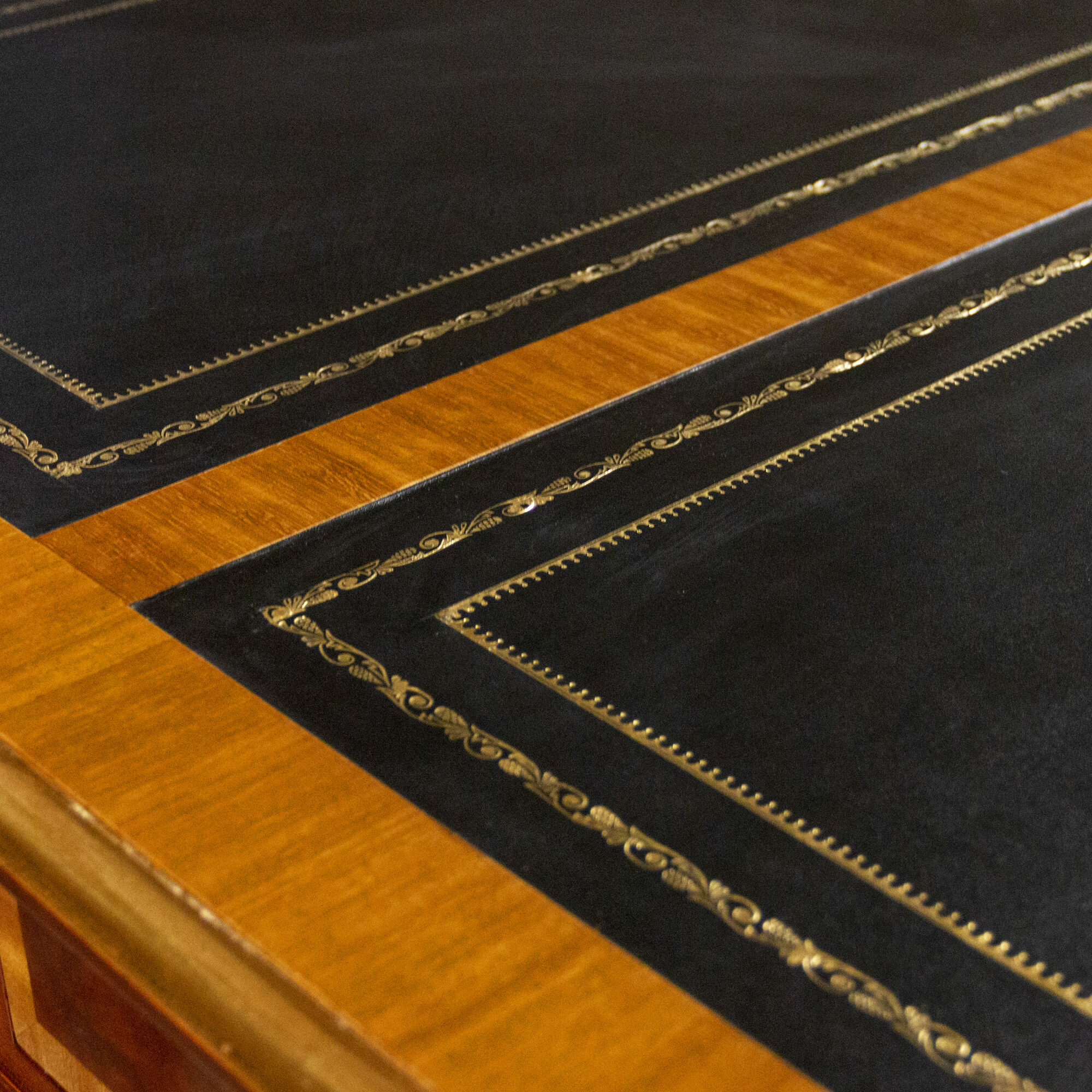 K518 Regency Writing Desk 1111 cheshire high polish light distress 6000 antique gold leaf GL100 black pearl inset 5 Detail