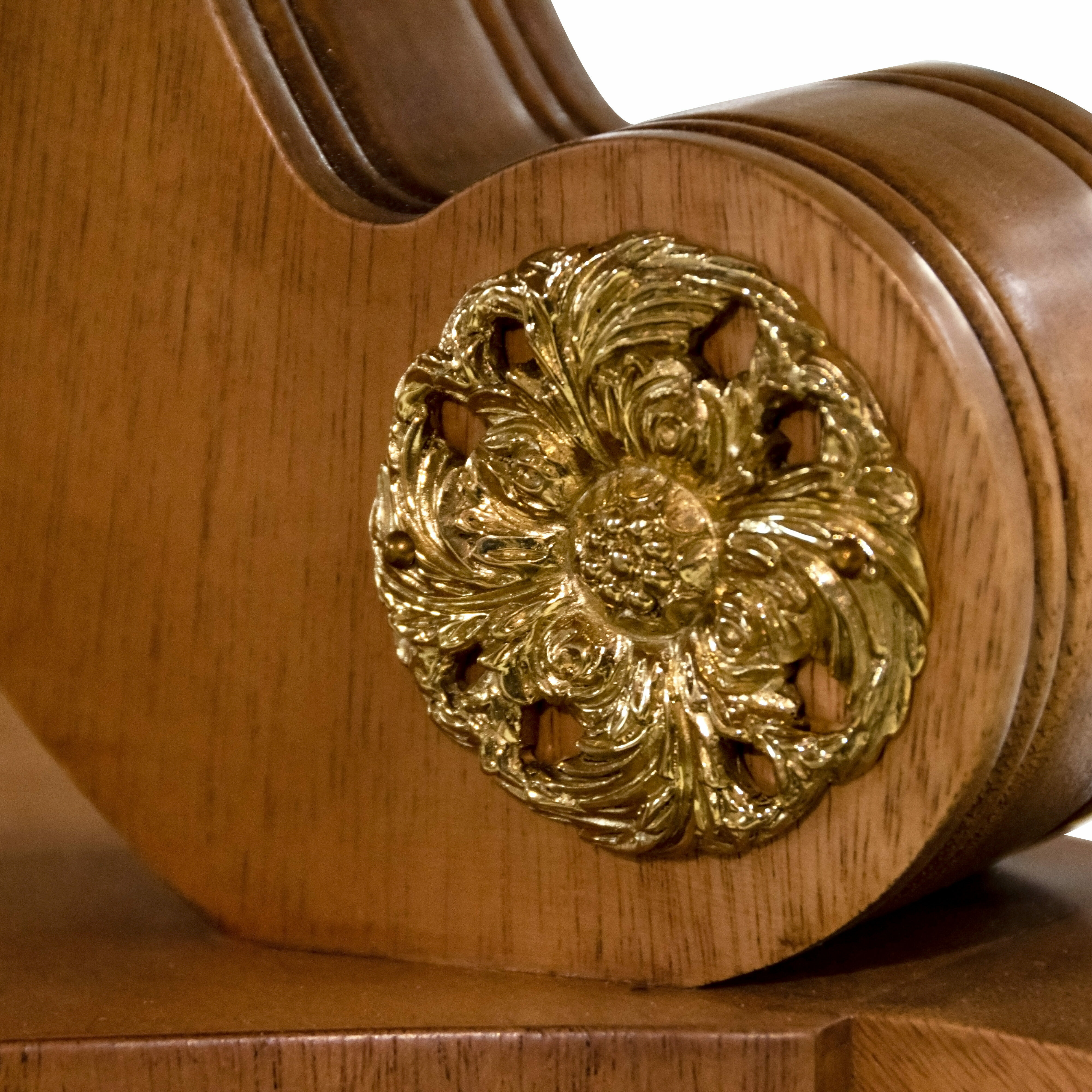 Regency Round Dining Table No Leaves Medium Contrast on Border Inlays 4 Detail