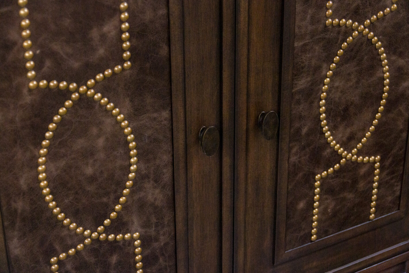 68 1 DR19 BF1 A Portofino742 Olive Leather Frework Overlay Custom Nailheaddesign Tapered Leg Oval Knob Pulls 2